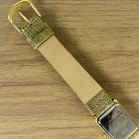 Vintage Joan Rivers Classics Mother of Pearl Face Rhinestone Watch - Picture 4 of 4